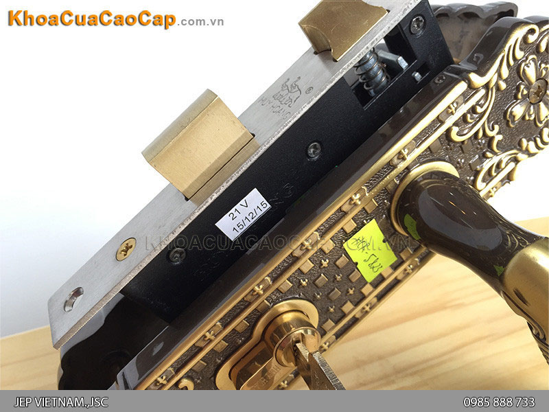 Kh&oacute;a cửa gỗ th&ocirc;ng ph&ograve;ng bằng đồng HCR5823 - ảnh 5