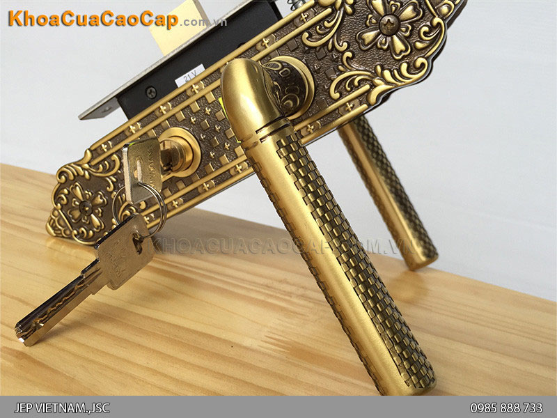 Kh&oacute;a cửa gỗ th&ocirc;ng ph&ograve;ng bằng đồng HCR5823 - ảnh 6