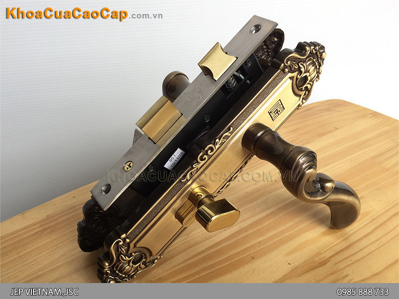 Kh&oacute;a cửa tay nắm bằng đồng HCR 5829 - ảnh 1