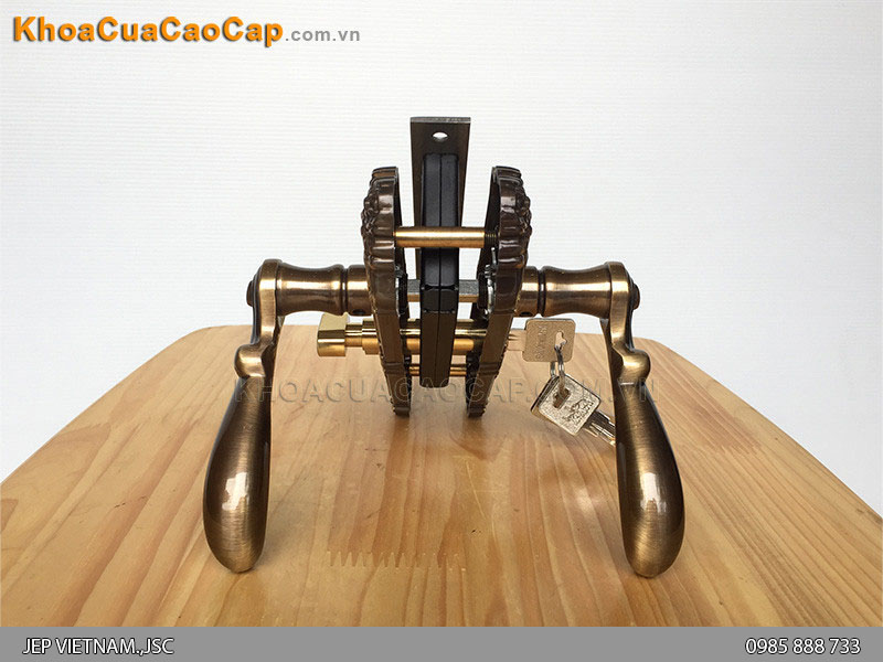 Kh&oacute;a cửa tay nắm bằng đồng HCR 5829 - ảnh 4