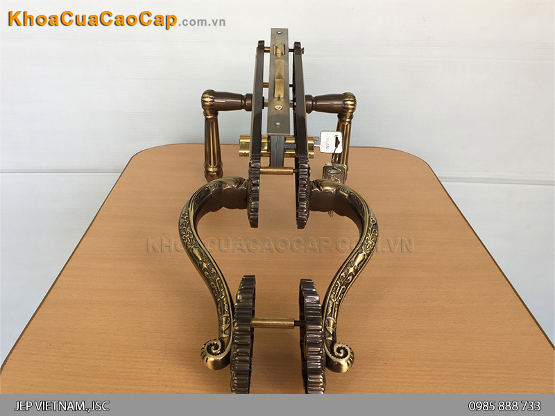 Kh&oacute;a cửa đại sảnh bằng đồng HCR8526DS-3